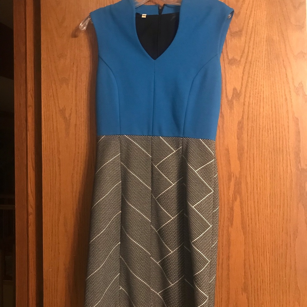 Blue, black and white beautiful dress - Picture 4 of 8